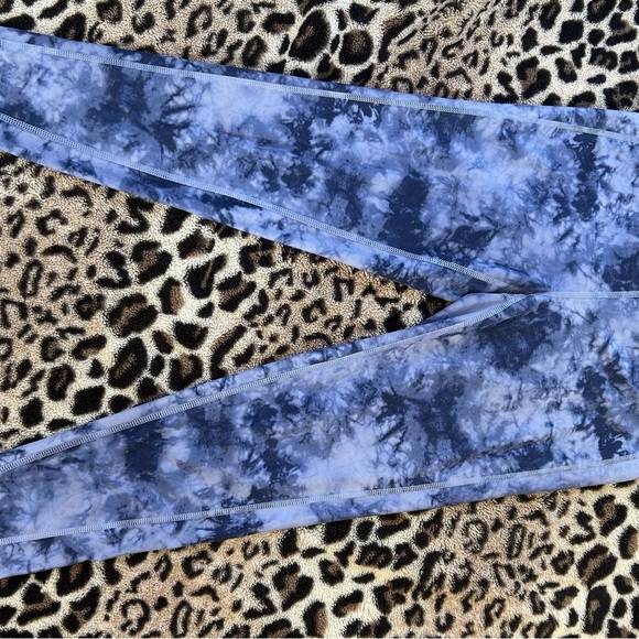DSG Women’s Blue Tie-Dye Looking Leggings - Picture 5 of 6